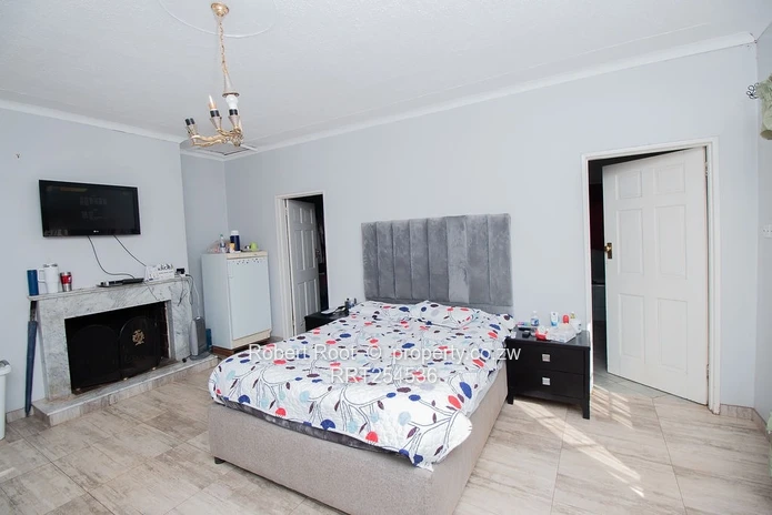 Prime 5 Bedroom Home for Sale in Helensvale