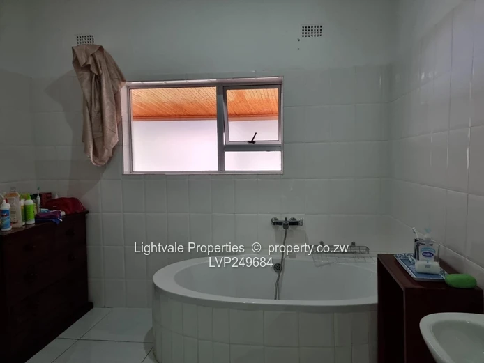 Neat and operational lodge in Kariba