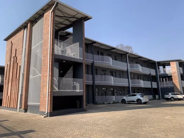 2 Bedroom Flat & Apartment
