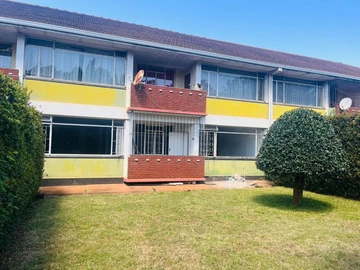 2 Bedroom Flat & Apartment