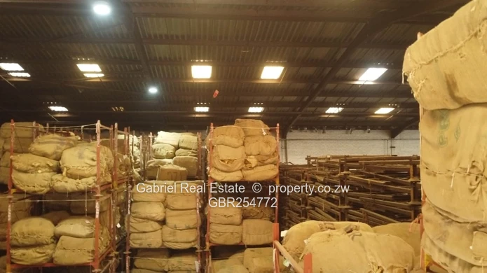 Conveniently located Warehouse & Factory along Glenagles road.