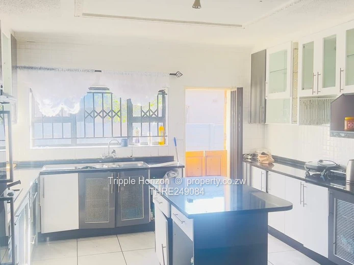 Mainway Meadows: 4-Bed spacious house for sale 