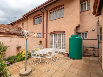 3 Bedroom Flat & Apartment