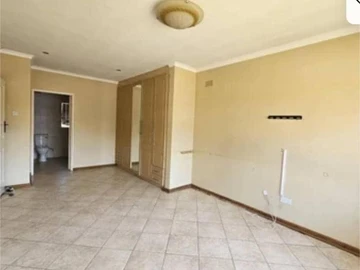 3 Bedroom Flat & Apartment