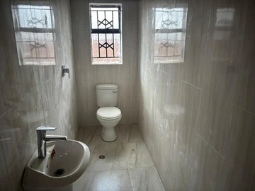 3 Bedroom Flat & Apartment