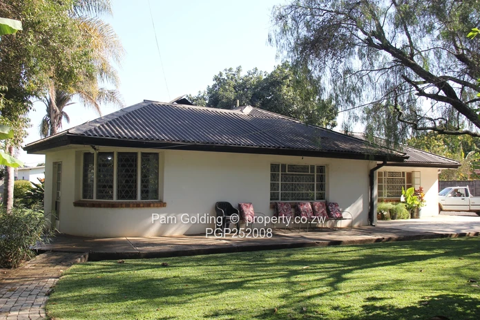 Invest in this sought after neighbourhood. (Sole Mandate)