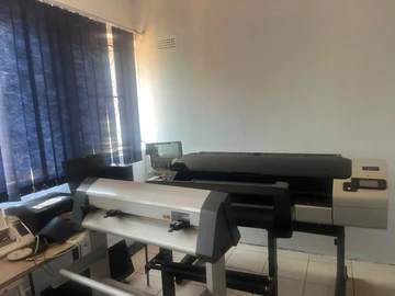 2 Bedroom Flat & Apartment