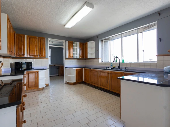 Spacious 7Th Floor Apartment - Northfields