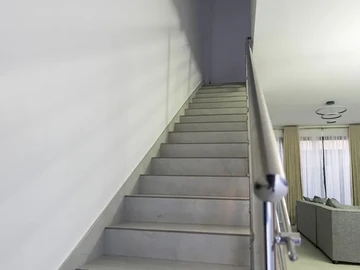 2 Bedroom Flat & Apartment