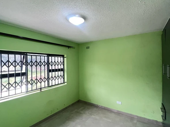 4 Bedroom Flat & Apartment