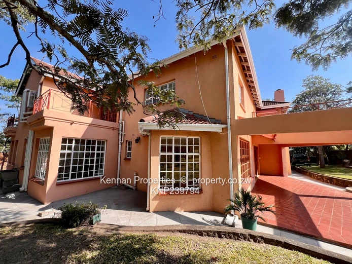 House For Sale in Glen Lorne!