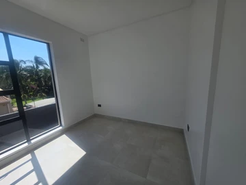 3 Bedroom Flat & Apartment