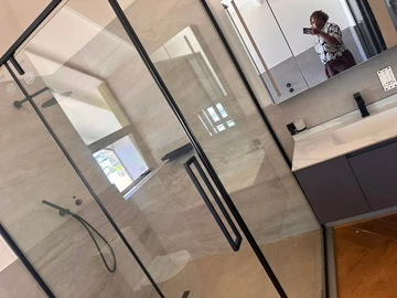 4 Bedroom Flat & Apartment