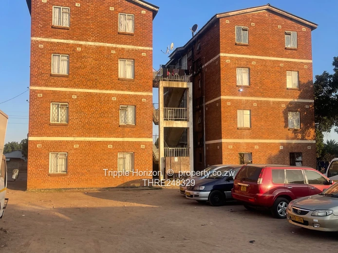 Bright Tiled 2-Beds Flat in Willowvale - Parking
