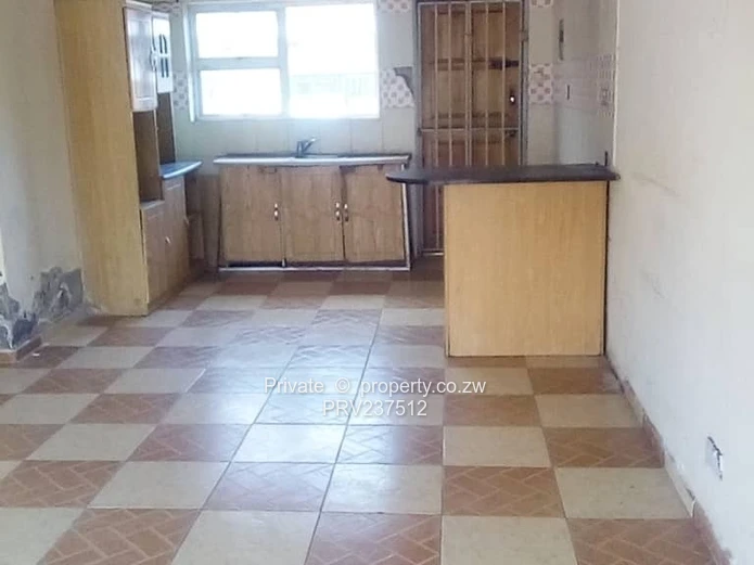 Madokero 2-Bed Garden Flat – Built-in Wardrobes & Yard