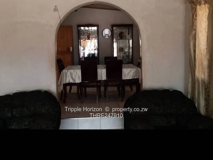 4-Bed Family Home with Veranda & Water Tank - Chitungwiza