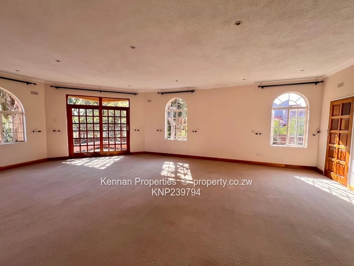 House For Sale in Glen Lorne!