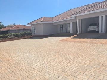4 Bedroom Flat & Apartment
