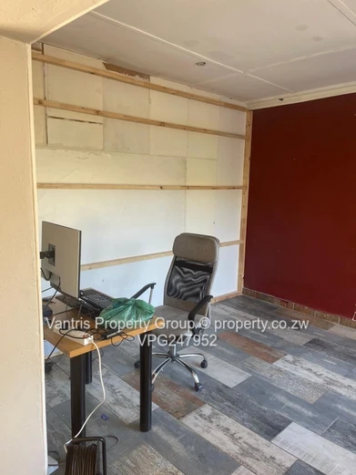 Pomona office to let