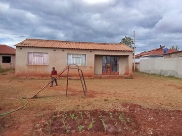 800sqm Stand with a 2 Bed Cottage.