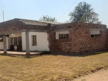 4-Bedroom Home for sale in Waterfalls