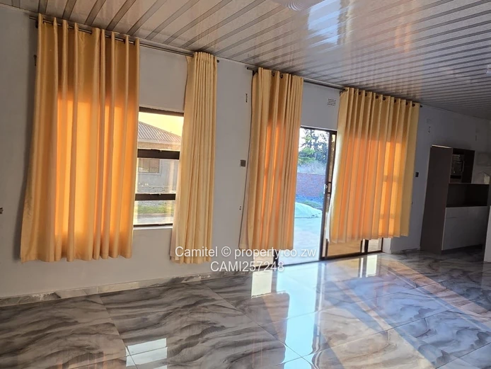 Sunlit 2-Bed Cottage Arlington — 2000m² Plot + Borehole