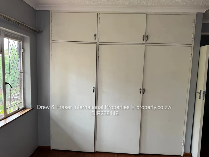 3 beds Duplex Flat available at Wansford Court for rent $1200