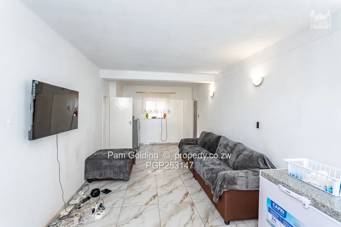 Avenues 1 bed flat for Sale  (Sole Mandate)