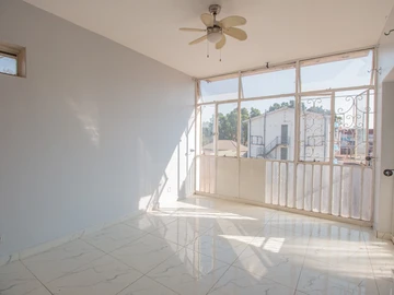 2 Bedroom Flat & Apartment