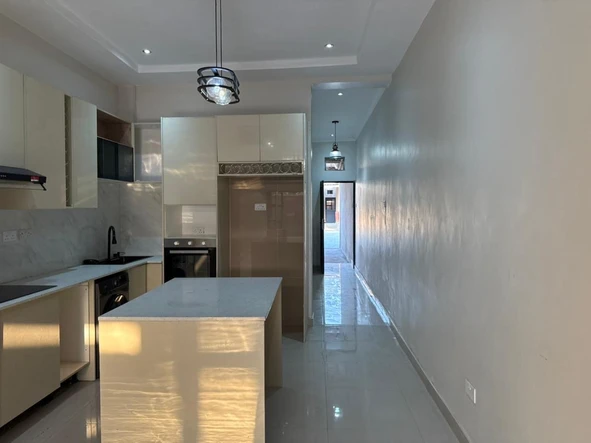 3 Bedroom Flat & Apartment