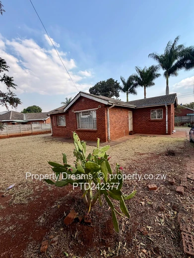 Westgate 2-Bed Home on 825 m² — Upper-fixer