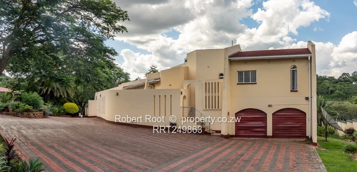 Stunning 5 bed fully furnished house in Glenlorne