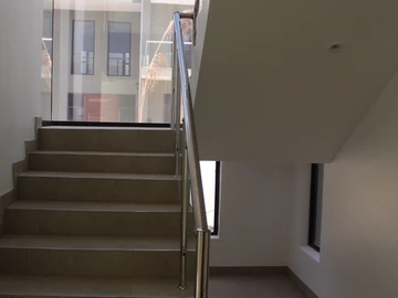 4 Bedroom Flat & Apartment