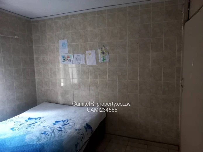 Spencer Cook 2-Bed Avenues Apartment — Secure Complex, Borehole