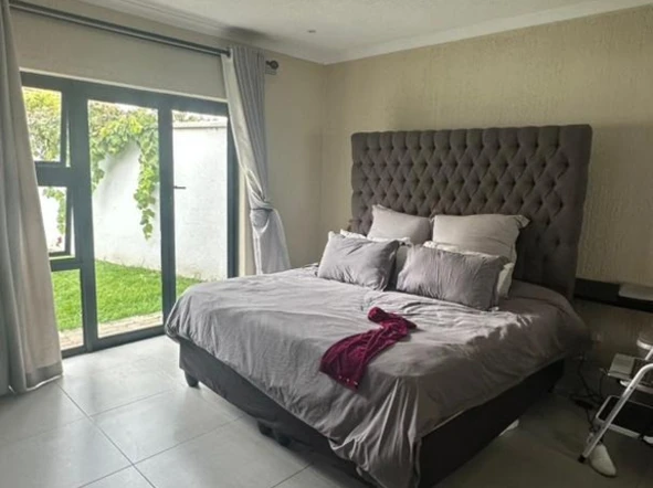 3 Bedroom Flat & Apartment