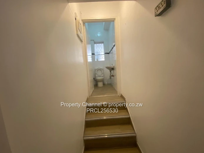 Avondale - Spacious 3-Beds Duplex Garden Flat In a Well Secured Block