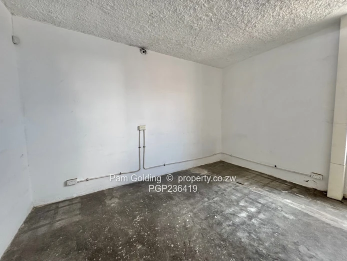 Warehouse to rent - Msasa