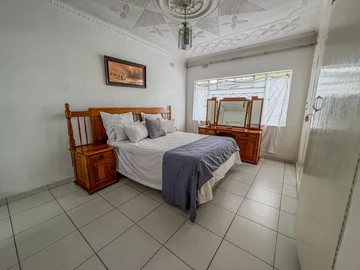 6 Bedroom House
