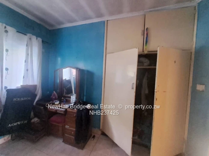 Waterfalls: 3-Bed on 3000m² — Borehole, Carport & Garden