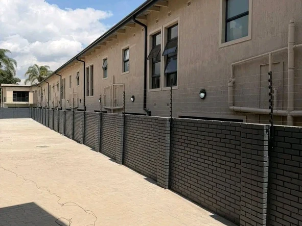 2 Bedroom Flat & Apartment