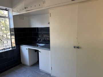 2 Bedroom Flat & Apartment