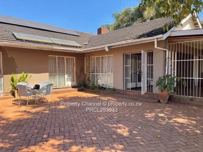 4 bed house with lots of Investments opportunities 