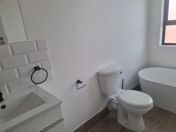 2 Bedroom Flat & Apartment