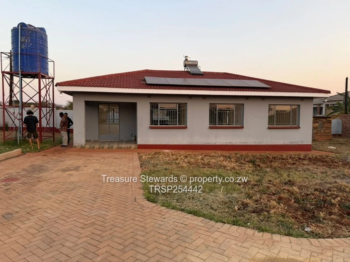3-Bed Cottage with Borehole & Solar in Gletwin Park