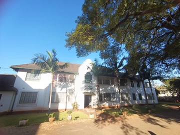 2 Bedroom Flat & Apartment