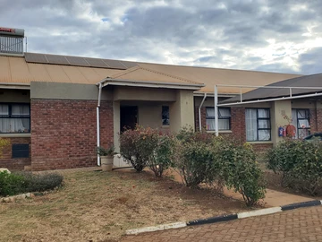 Marlbrough Garden Flat For Sale-Elizabeth Windsor Gardens