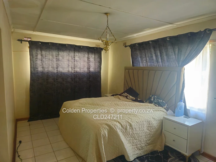 Spacious 3-Bed Home in Zimre Park - 936m² & Borehole (Sole Mandate)