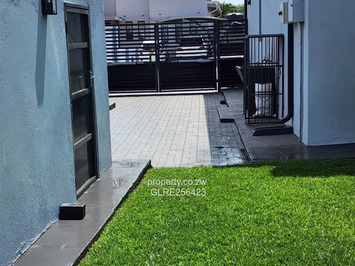 Modern 4BR Greendale Flat — Borehole, Designer Kitchen