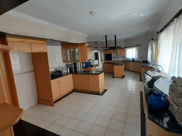 6 Bedroom House