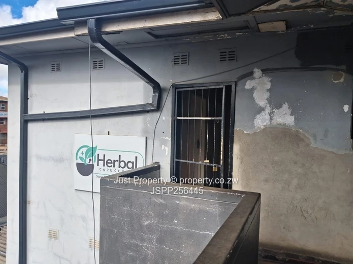 Affordable 18 m² CBD Office — Balcony & Secure Gate